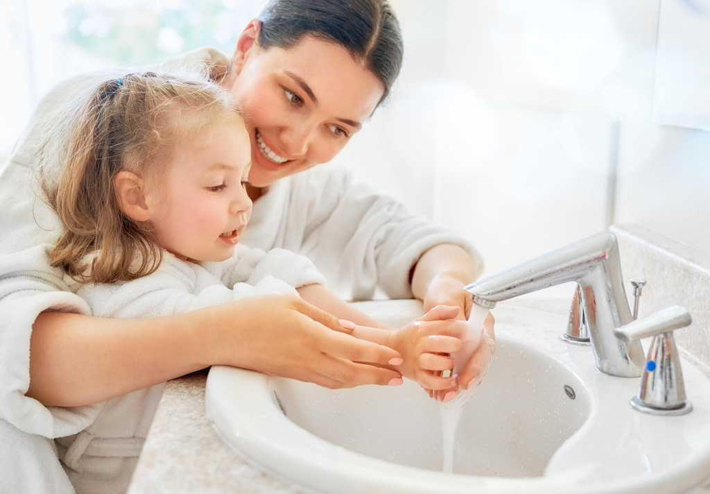 girl-and-her-mother-are-washing-hands.jpg