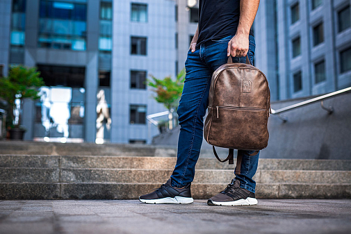 Чоловічий міський рюкзак: як виглядати стильно та модно